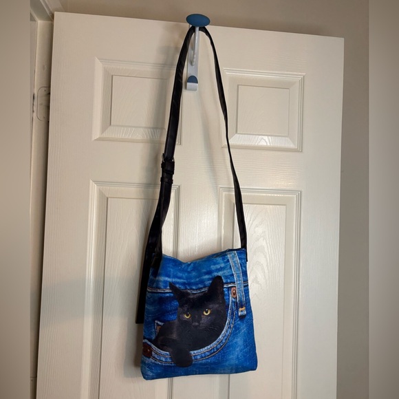 Chic Black Cat Crossbody Bag - Picture 2 of 3